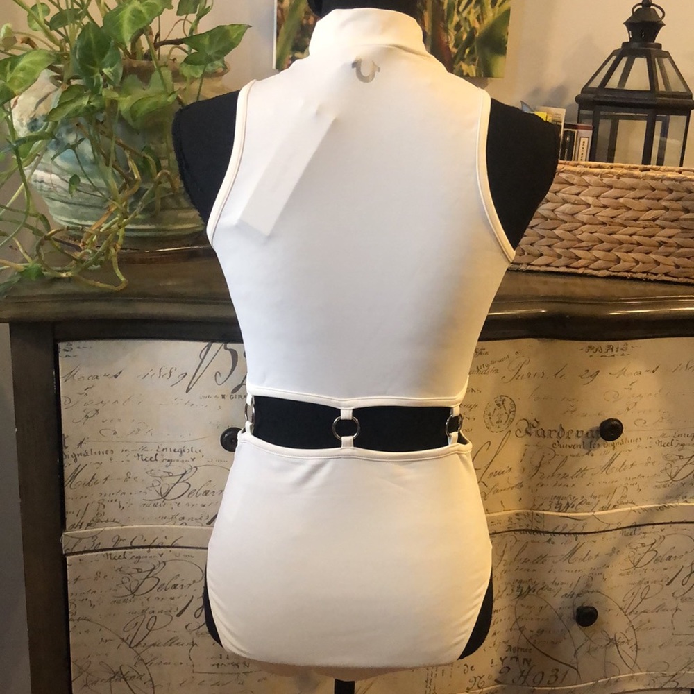 TRUE RELIGION CUT OUT O-RING BODYSUIT CREAM WHITE SIZE MEDIUM NEW WITH TAGS - Picture 5 of 15